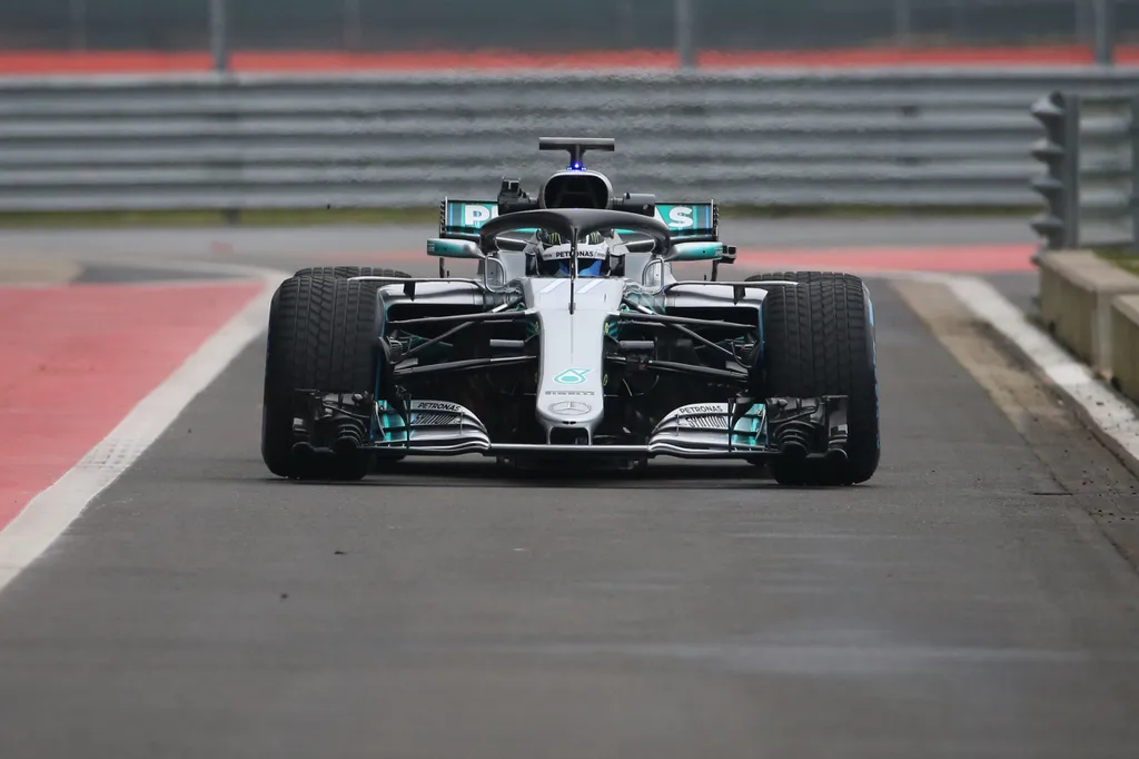 Forma-1, Valtteri Bottas, Mercedes-AMG Petronas, Mercedes W09 bejáratás, Silverstone 