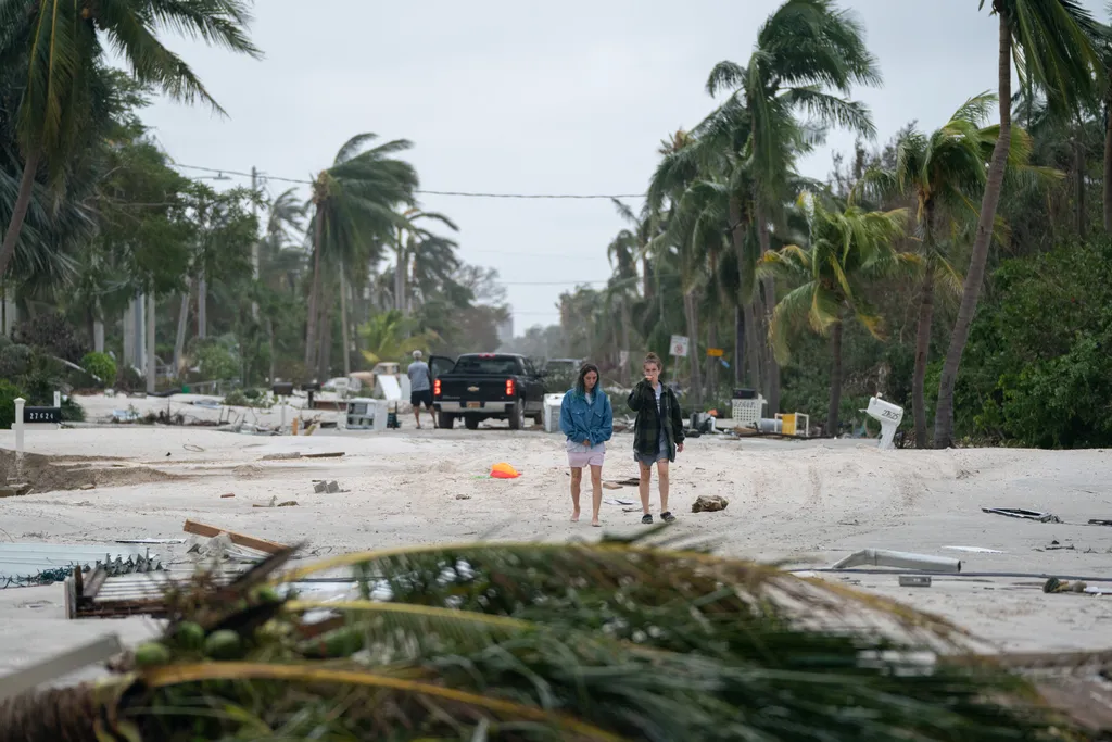 Ian hurrikán pusztított az USA-ban 
 Hurricane Ian Slams Into West Coast Of Florida GettyImageRank2 Color Image weather Horizontal 