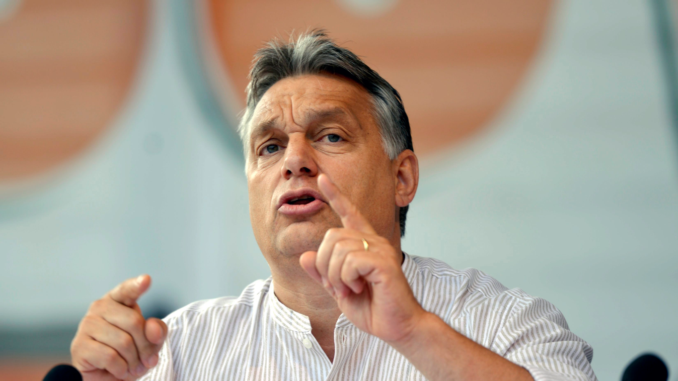 Orbán Viktor beszél előadás FOTÓ ÁLTALÁNOS gesztikulál Közéleti személyiség foglalkozása miniszterelnök MOZOG politikus SZELLEMI TEVÉKENYSÉG SZEMÉLY TÁRGY ÖLTÖZÉK laza öltözék Tusnádfürdő, 2014. július 26.
Orbán Viktor miniszterelnök a 25. Bálványosi Nyár