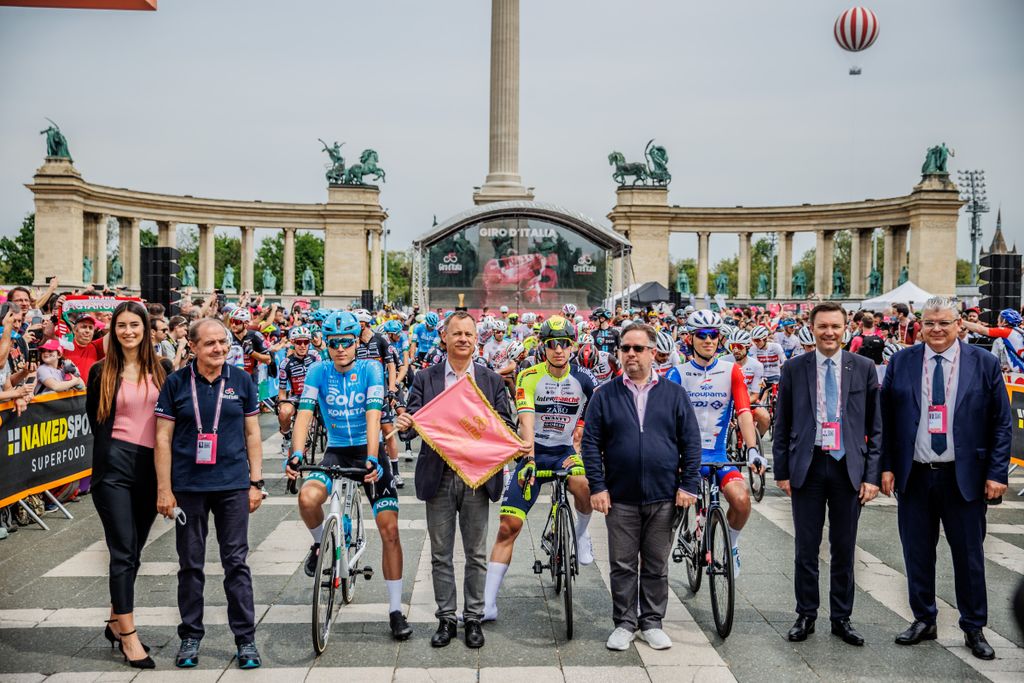 Giro d'Italia, kerékpár, kerékpárverseny, giro, Hősök tere, 2022.05.06. rajt, magyarországi rajt, Fetter Erik Valter Attila Peák Barnabás 
