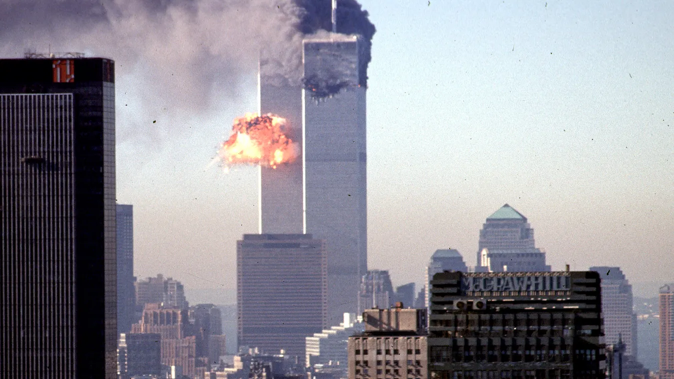 US DOMESTIC NEWS Horizontal SUICIDE BOMBING SKYSCRAPER BUILDING GENERAL VIEW SMOKE FLAME PLANE AIRCRAFT IN FLIGHT PLANE HIJACKING TERRORIST ATTACK-11 SEPTEMBER 2001 TERRORIST ACTION 