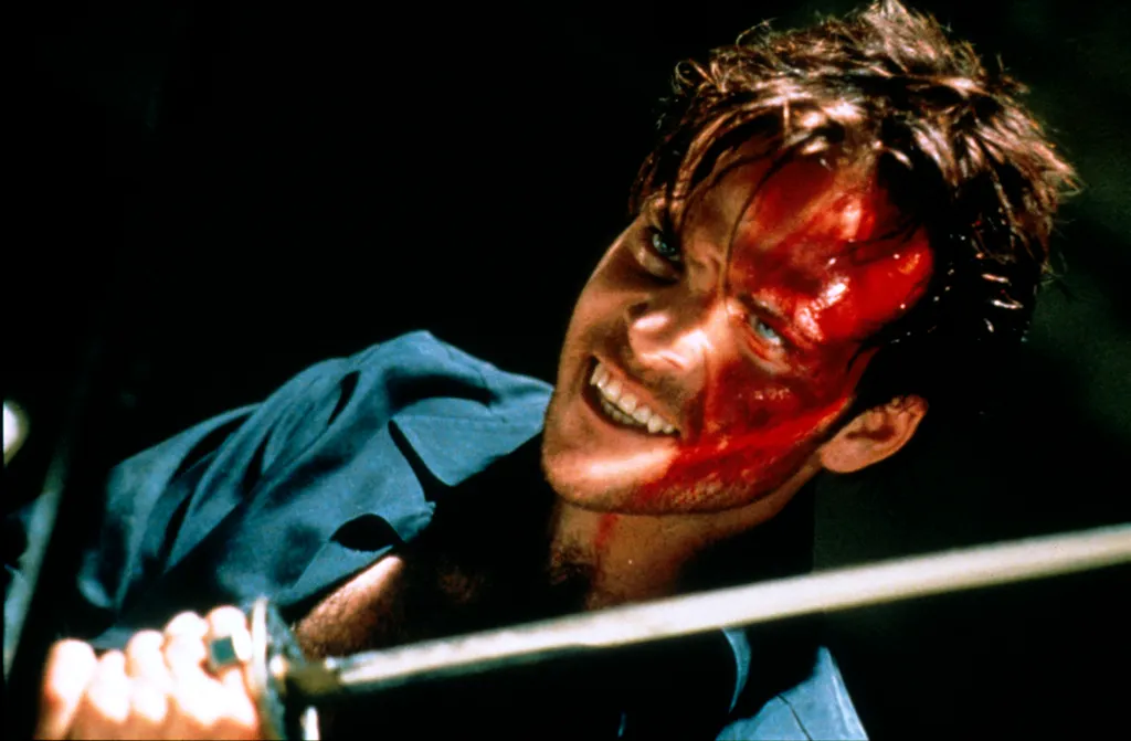 Blade (1998) USA Cinéma sang blessure ecorchure egratignure eraflure lesion plaie Horizontal BLOOD WOUND 