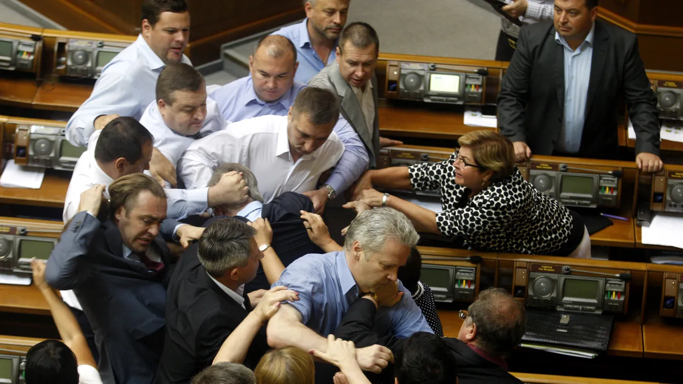 újabb verekedés az ukrán parlamentben 