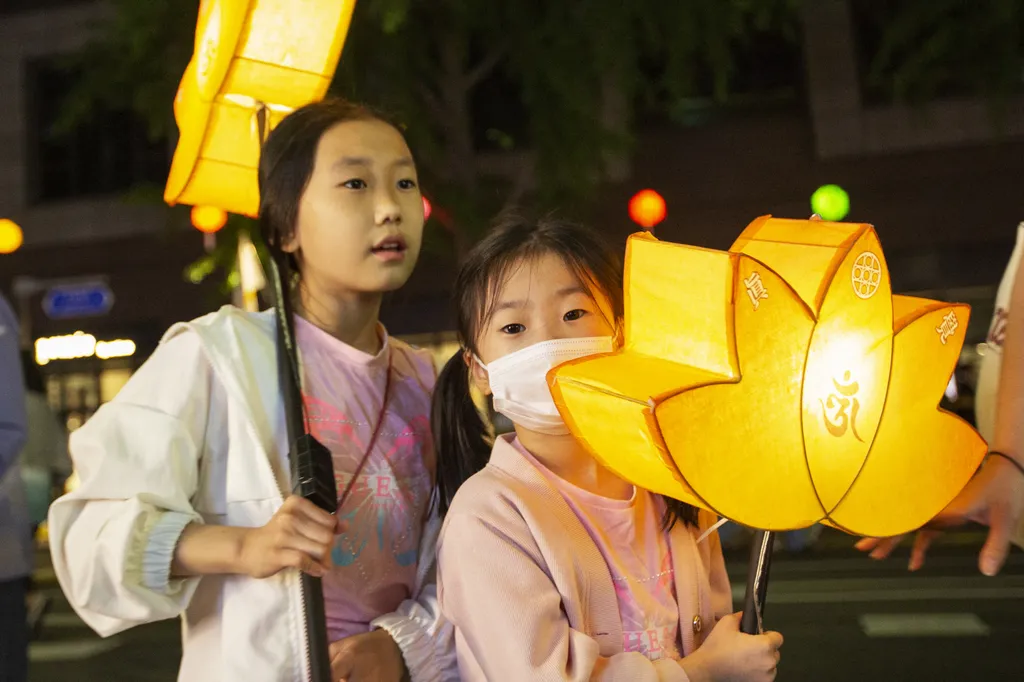 buddhista lámpás felvonulás Szöulban, Dél-Korea Buddhista, lámpás felvonulás, Szöul, 2023. 05. 20. 