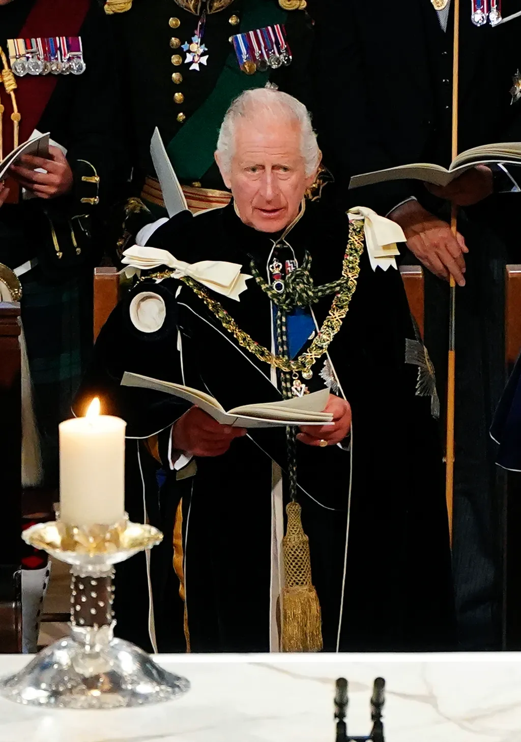 Skócia koronázás III Károly  
III. Károly brit király a koronázása tiszteletére tartott háladó istentiszteleten az edinburgh-i Szent Giles-székesegyházban 2023. július 5-én. A hagyomány szerint a brit uralkodót Skóciában is megkoronázzák, és ünne 