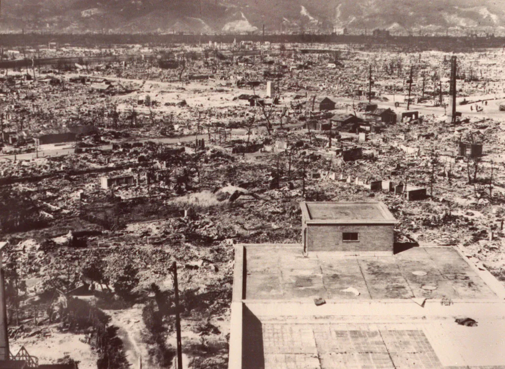 Horizontal NUCLEAR WAR NUCLEAR BOMB DAMAGE RUINS CITY GENERAL VIEW SECOND WORLD WAR SEPIA HISTORICAL WAR AND CONFLICT CONSQUENCES OF WAR 
