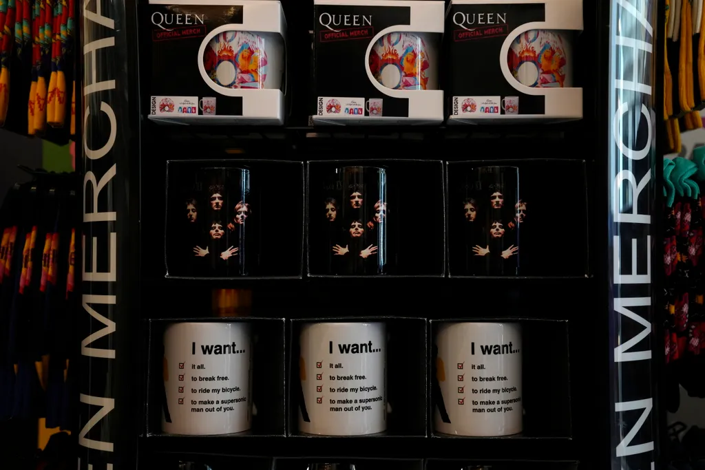 Queen-üzlet Londonban, Queen, galéria, 2021 