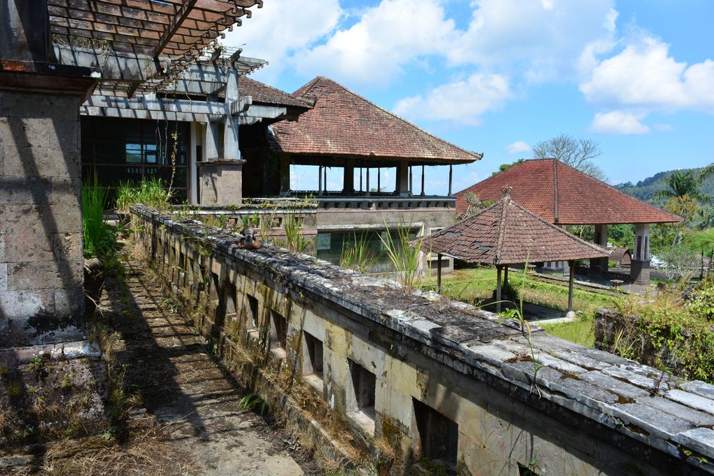 Ghost Palace Hotel, PI Bedugul Taman Rekreasi Hotel and Resort, elhagyatott, üres, szellemhotel, Bali, galéria, 2023 