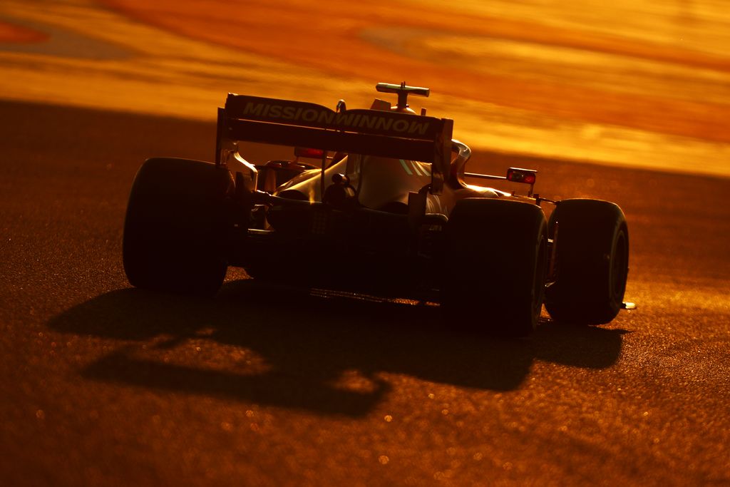 Forma-1, Carlos Sainz, Ferrari, Bahrein teszt 3. nap, sziluett 