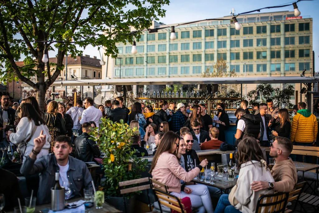 terasz, nyitás, este, korlátozás, koronavírus, vendéglátás, Budapest 