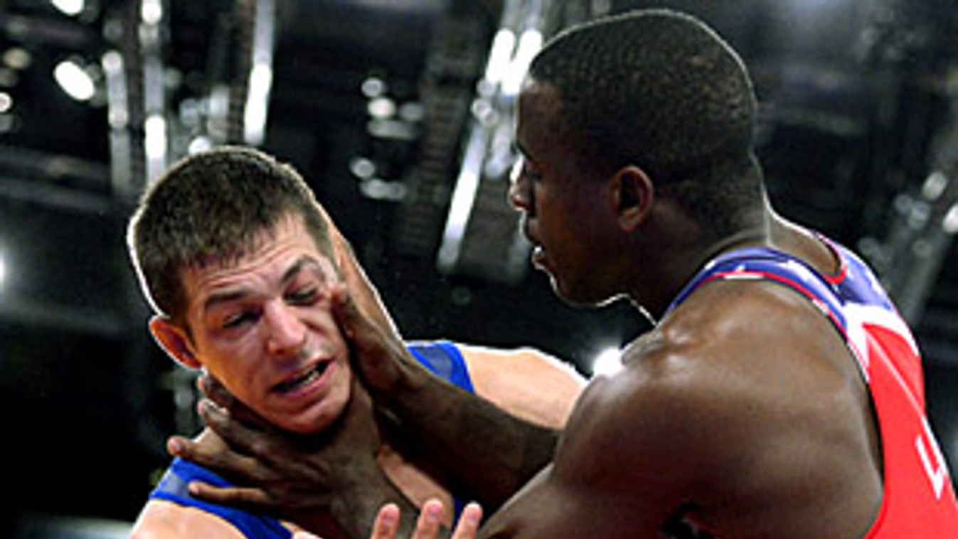 London 2012, olimpia, 
Lőrincz Tamás (kékben) küzd az amerikai Justin DaShawn Lester ellen