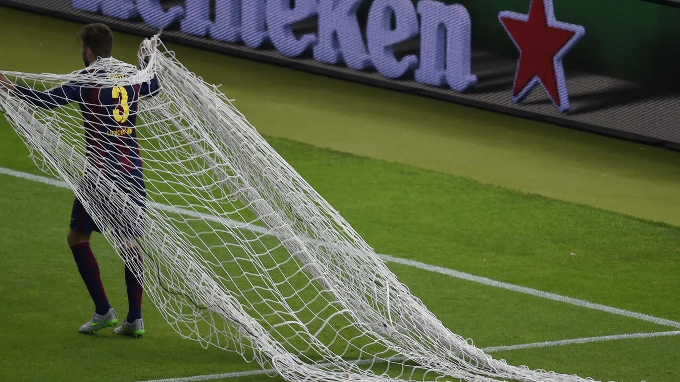 Gerard Piqué a Bajnokok Ligája döntőn levágott hálóval 