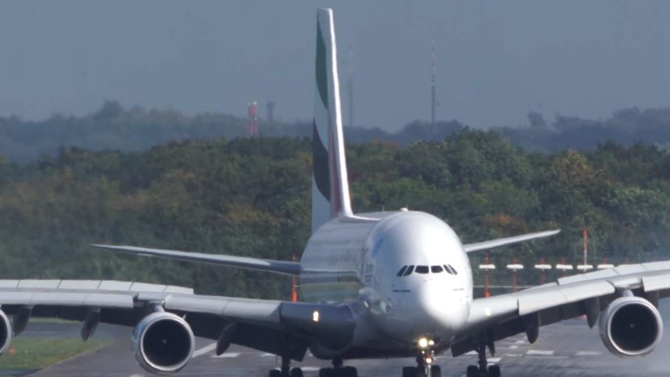 Keresztszélben szállt le az Airbus A380-as repülőgép: videó 