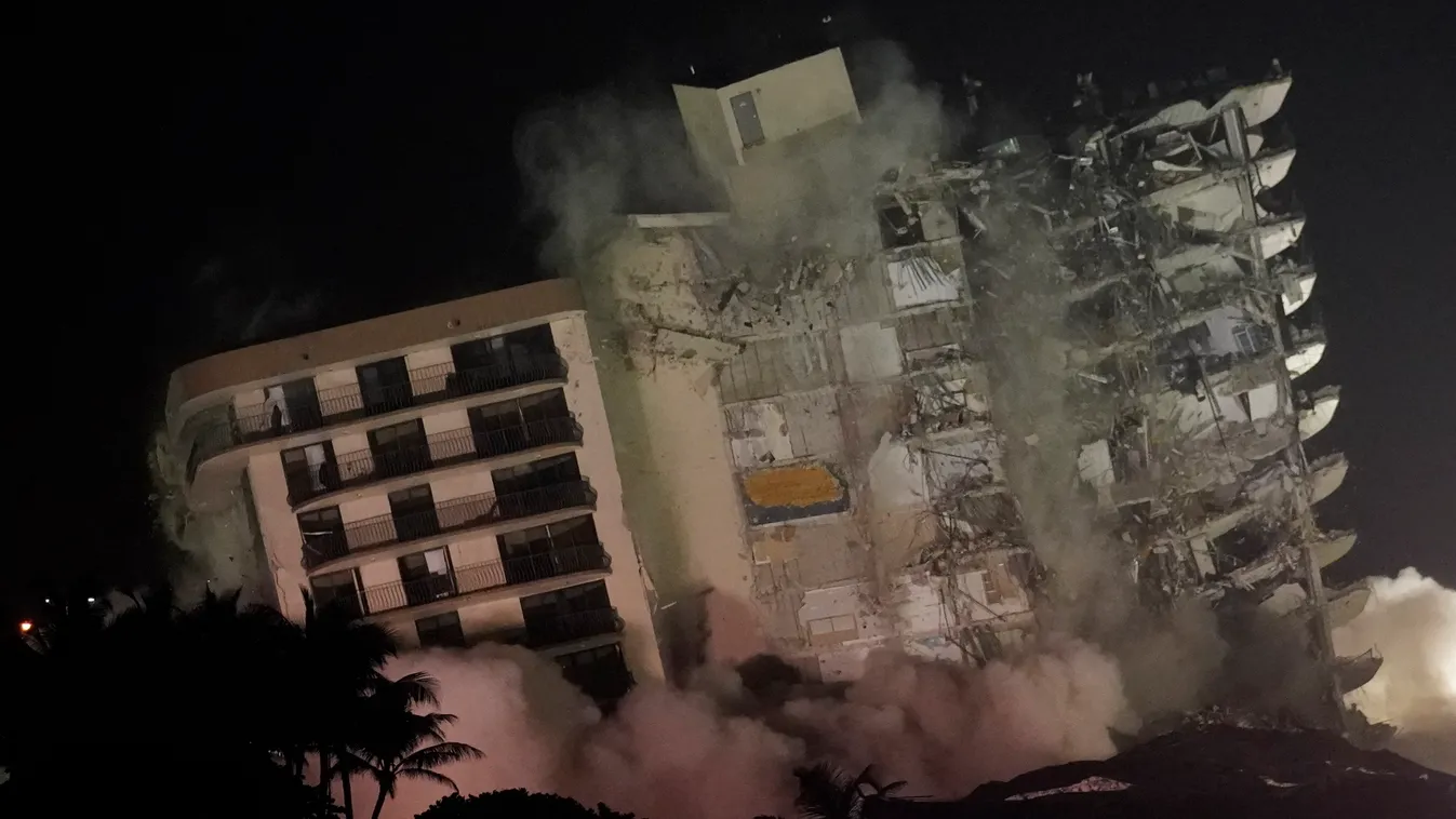 Surfside, 2021. július 5.
Felrobbantják a Champlain Towers South tizenegy emeletes lakóház épen maradt részét a floridai Miami közelében fekvő Surfside-ban 2021. július 4-én. A házomlás következtében eddig 24 halálos áldozatról és 121 eltűntről tudnak a h
