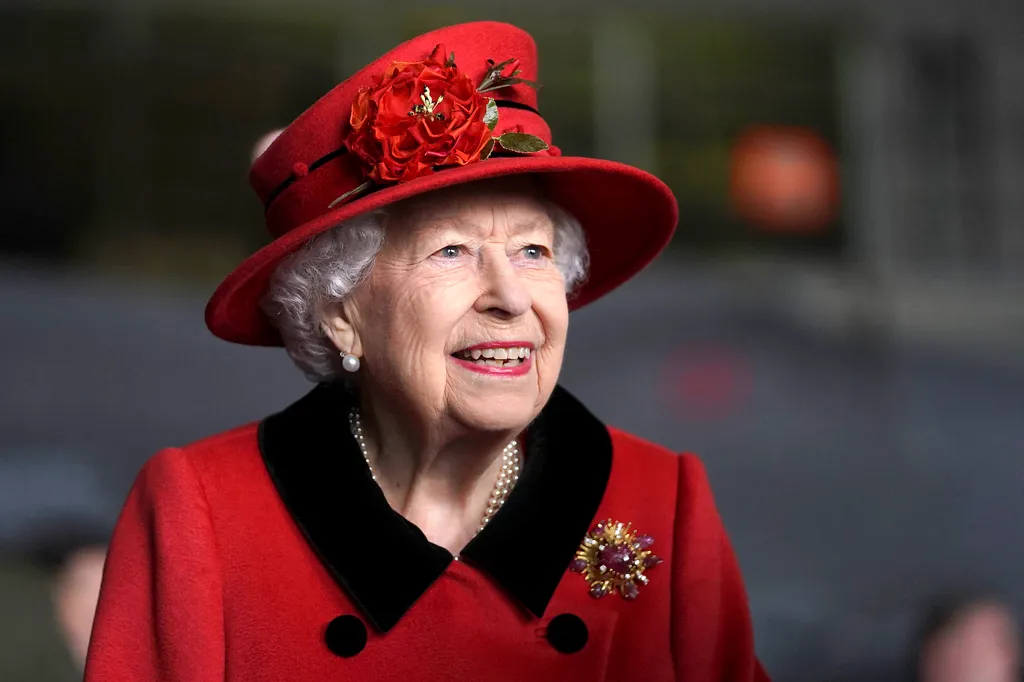 Queen Elizabeth II. Erzsébet királynő, A királynő legdrágább brossai, bross, királyi család, ékszer 