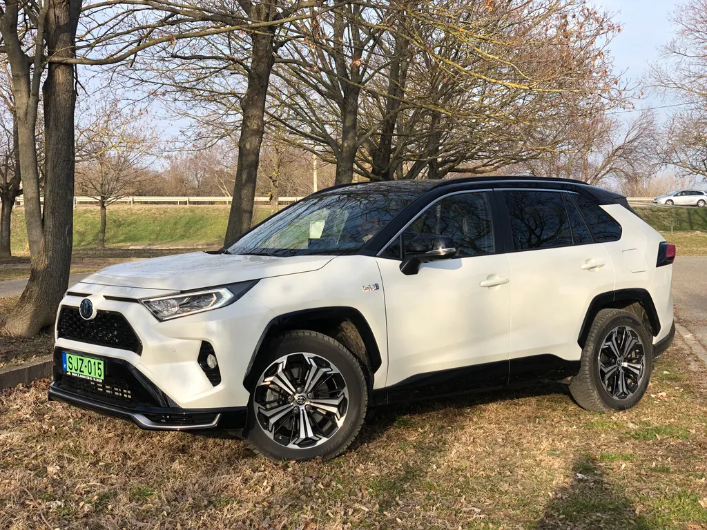 Toyota RAV4 PHEV plug-in 