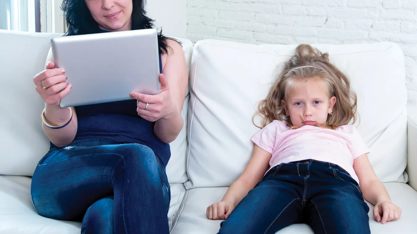 tablet hanyag önző anya lány Az internet újgenerációs rémei: az anyák család 