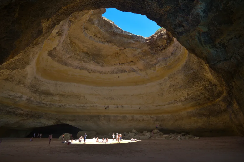 Csak csónakkal lehet megközelíteni Portugália egyik legszebb barlangját, galéria, 2023 