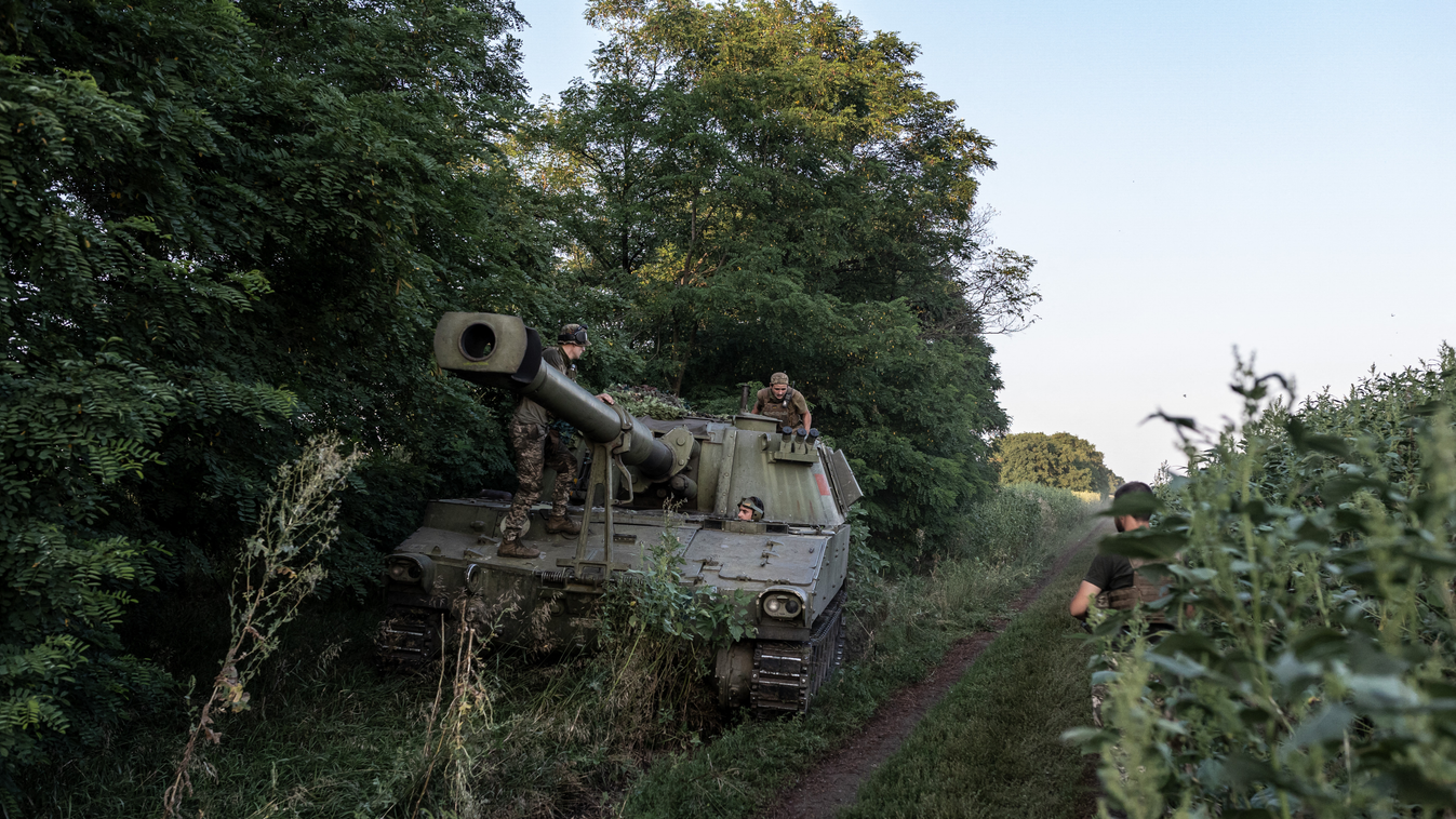 Ukrainian soldiers deployed at their artillery positions in Velyka Novosilka artillery,Donetsk,frontline,M109,Russia,sytem,Ukraine,Velyka Nov Horizontal, orosz-ukrán háború, Ukrajna 