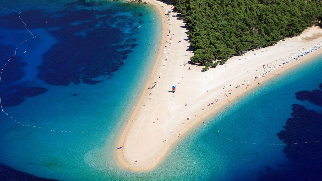 Ad Croatia, Dalmatia, Dalmatian coast, Brac island, Bol village, Zlatni Rat beach strand Horvátország 