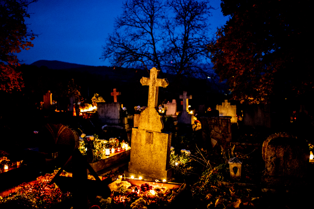 Csobánkai temető halottak napja 2021 Mindenszentek mécses mécsesek
Csobánka 