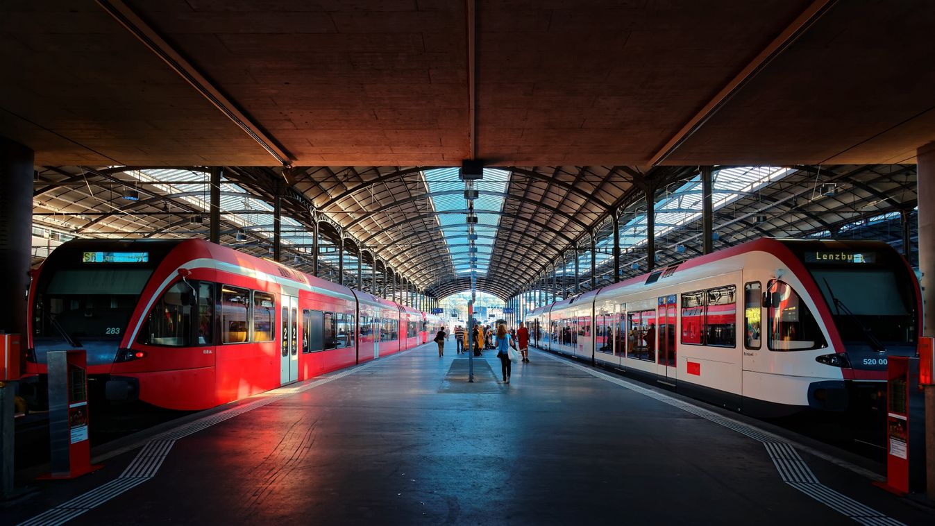 A német kalauznő szexfilmet forgatott a kiürült vonaton (18+)

vonat, vonatállomás 