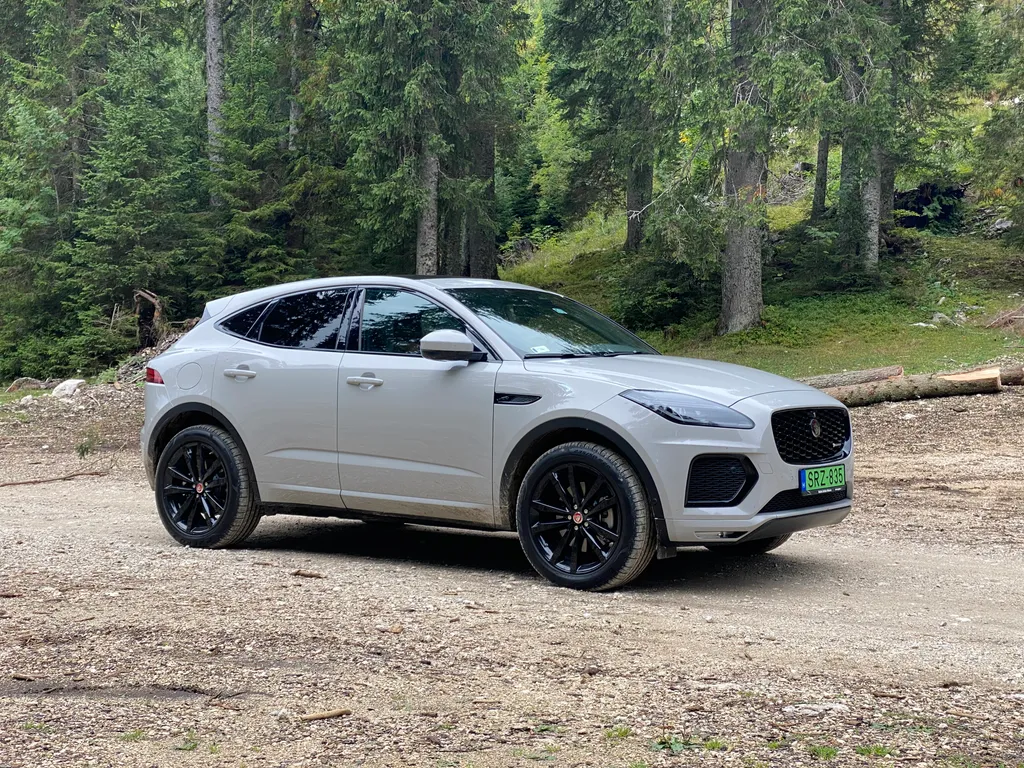 Jaguar E-Pace P300e PHEV teszt 