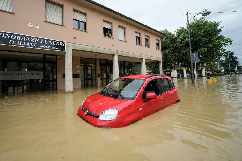 Bologna, Castel Bolognes, 2023. május 17, Emilia-Romagna tartomány, Olaszország, esőzések, árvíz, 