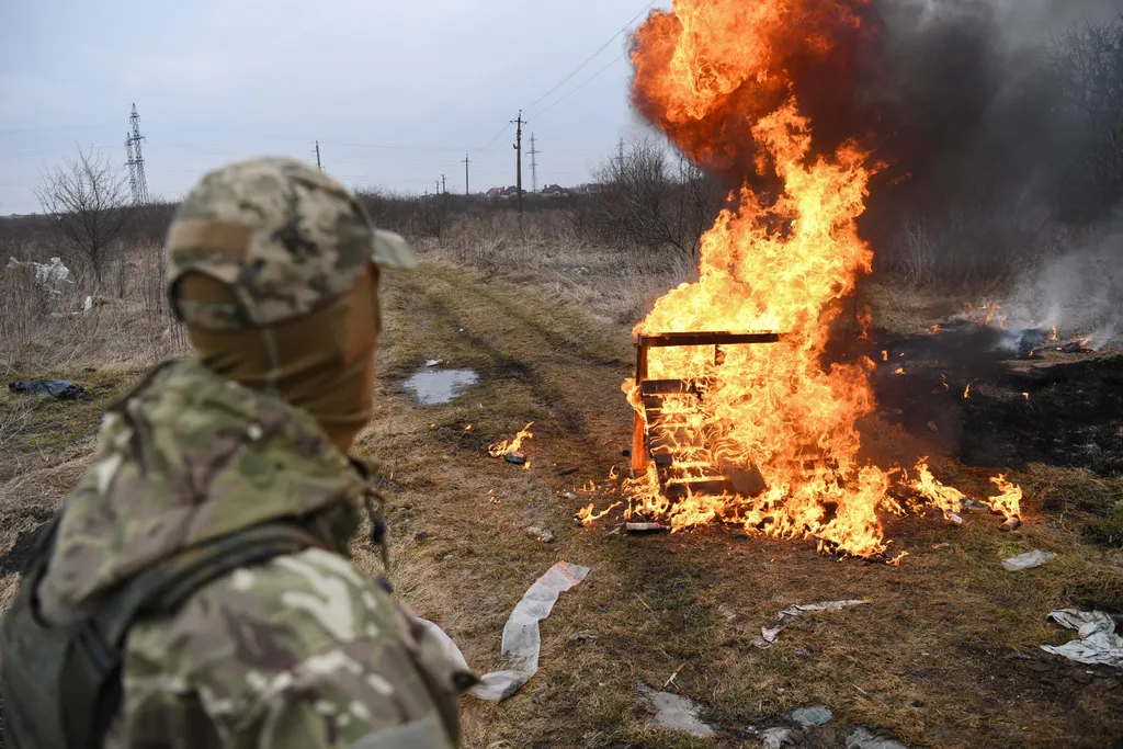 orosz-ukrán háború 2022.  Molotov koktél  conflict Horizontal 