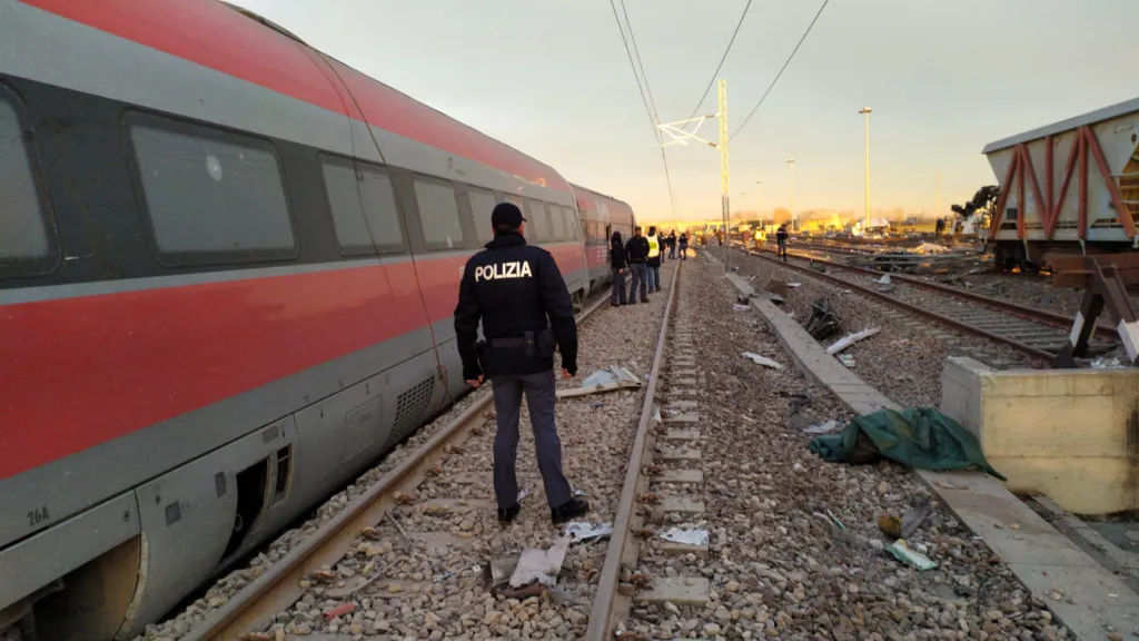 Olaszország, Milánó, vonat, baleset 