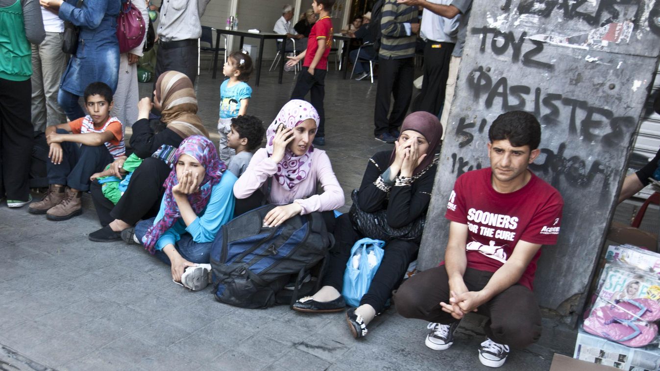 Görögország válság, Athén belváros,  Omonia tér, Magyarországon át Nyugat-Európába tartó, Szír menekültek 