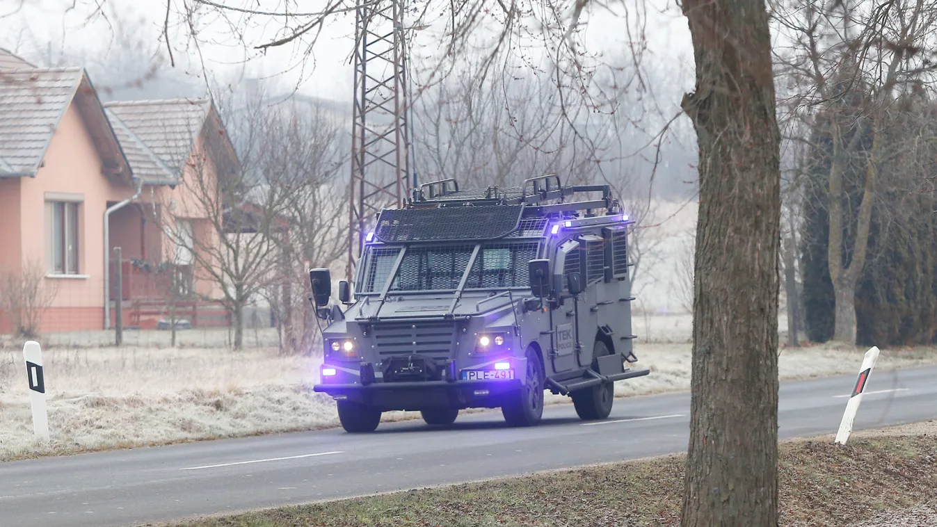 Migránsokat fogtak Szentpéterfa határában, Szentpéterfa, rálőttek egy határőrre Szentpéterfánál, a TEK is kivonult a helyszínre, migráns, embercsempész, 2022.01.17. 