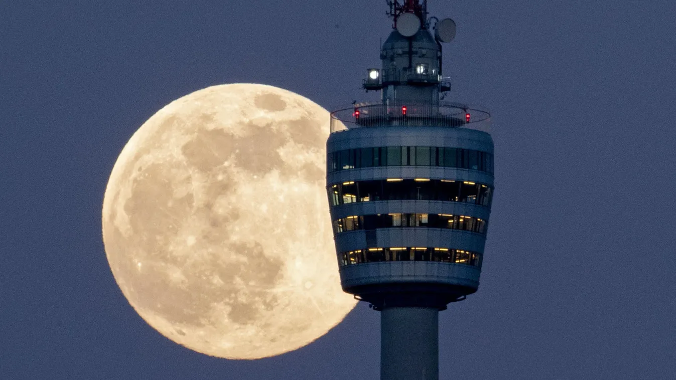 Full moon behind television tower Weather Supermoon TV Tower Horizontal MEDIA SCIENCE TELEVISION ASTRONOMY FULL MOON MOON szuperhold 