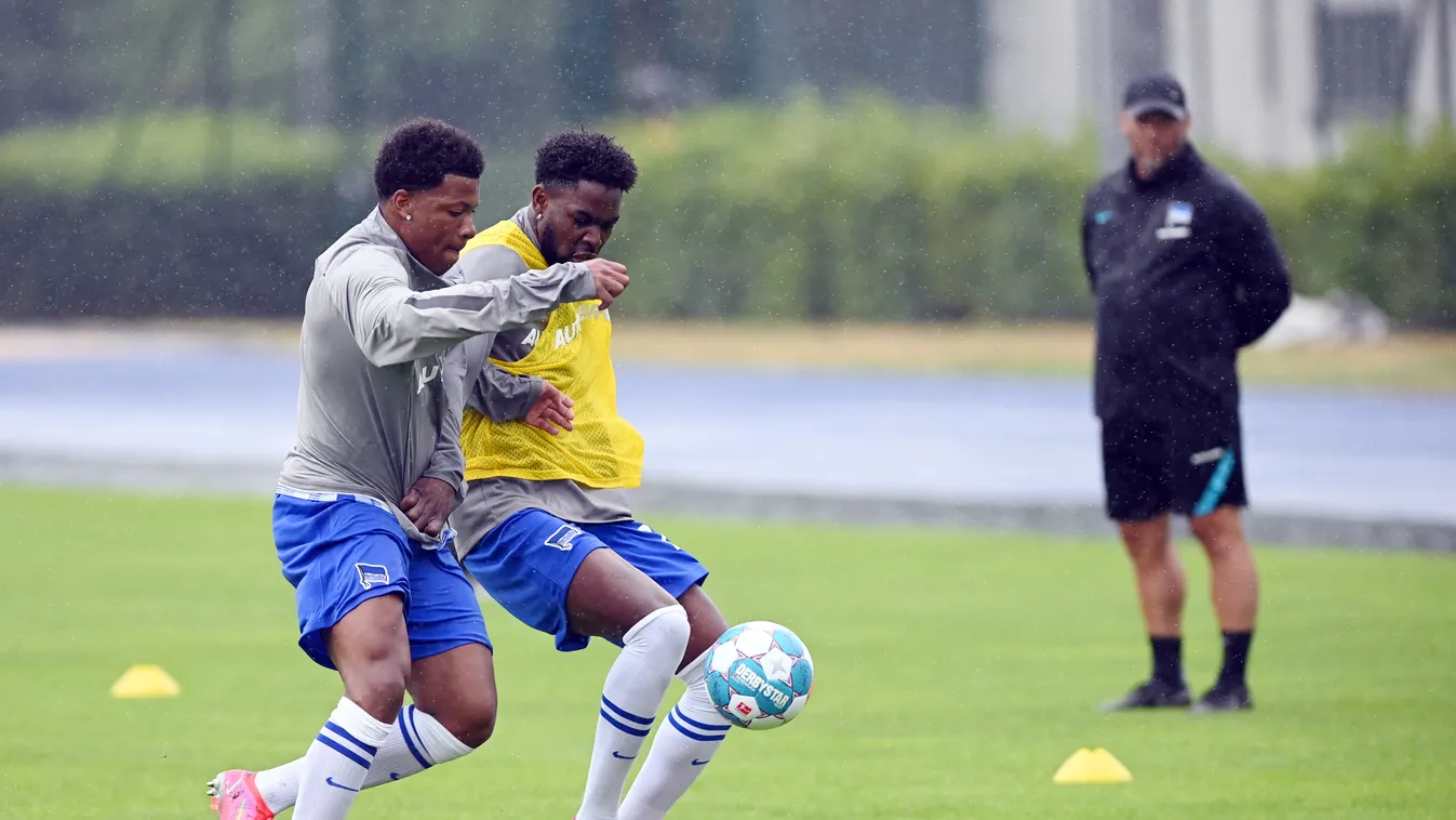 Training kick-off Hertha BSC Sports soccer Bundesliga Group Action Ball Horizontal RAIN, Jordan Torunarigha, Dárdai Pál 