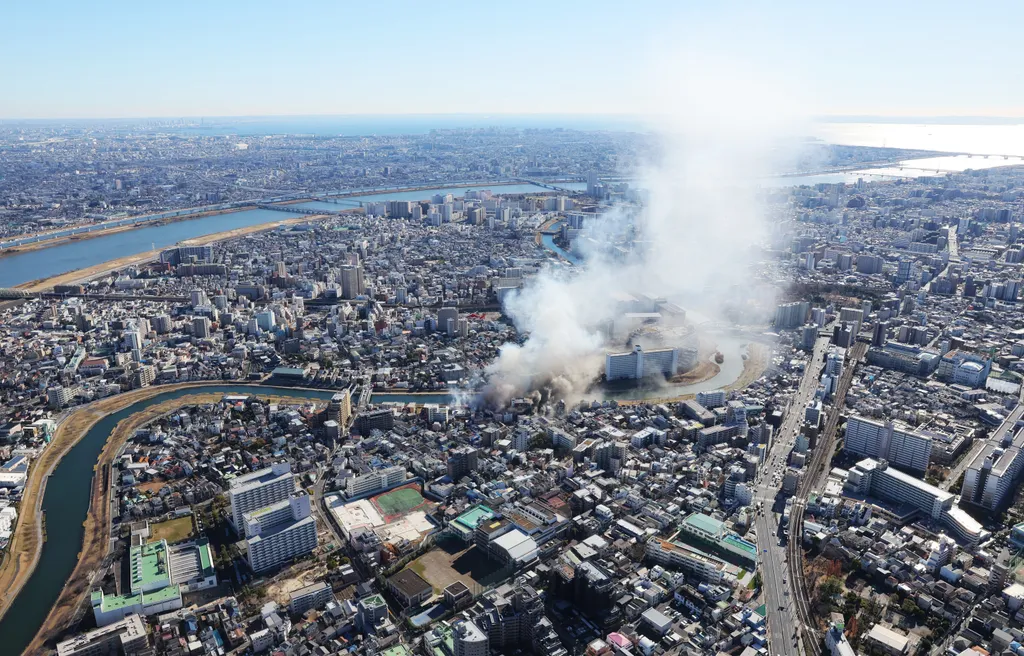 Japán, Tokió, tűz, vegyiüzem, vegyi, üzem 