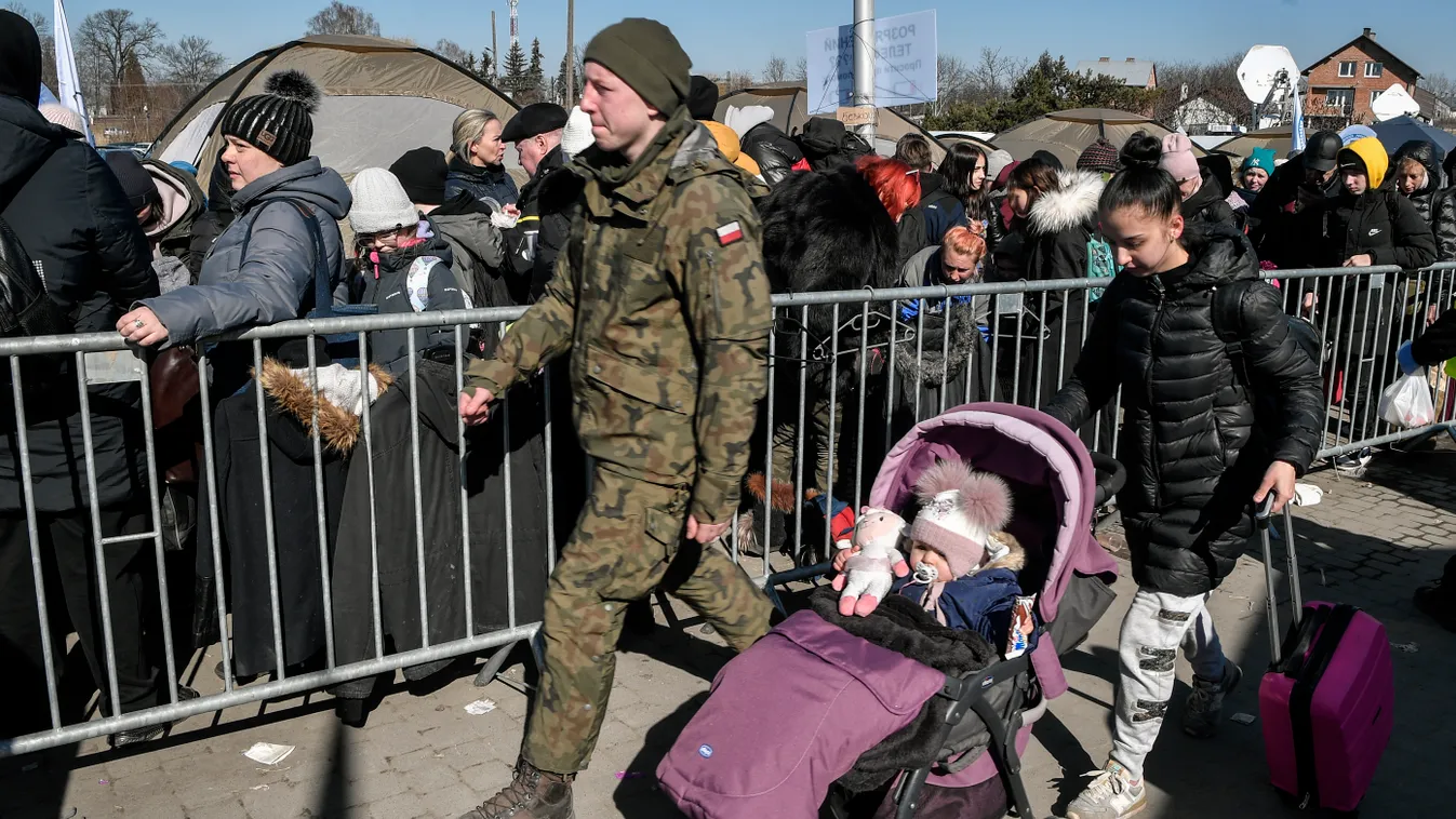babakocsi, menekült, menekültek, gyerek, gyerekek, baba, lengyelország, ukrán 