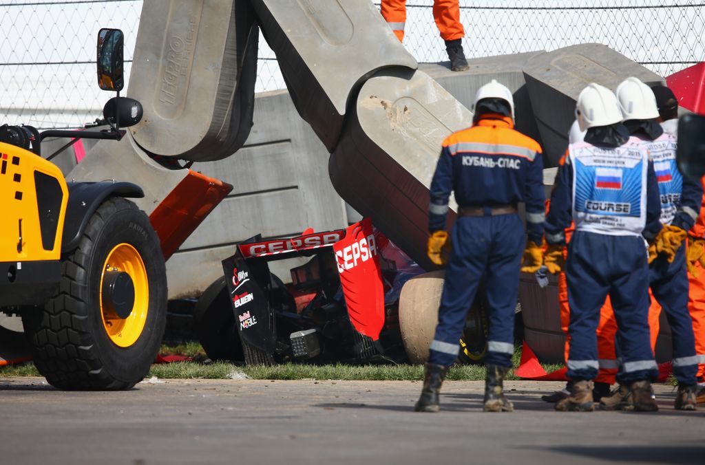Forma-1, Carlos Sainz baleset 