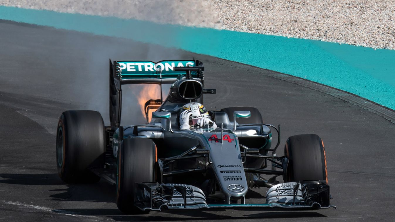Forma-1, Lewis Hamilton, Mercedes, Malajziai Nagydíj, kiesés, motor 