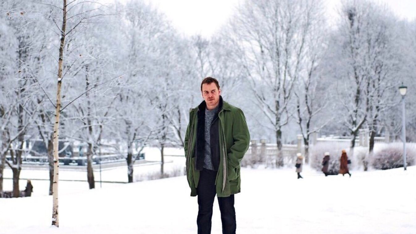 Michael Fassbender a Hóember című filmbn 