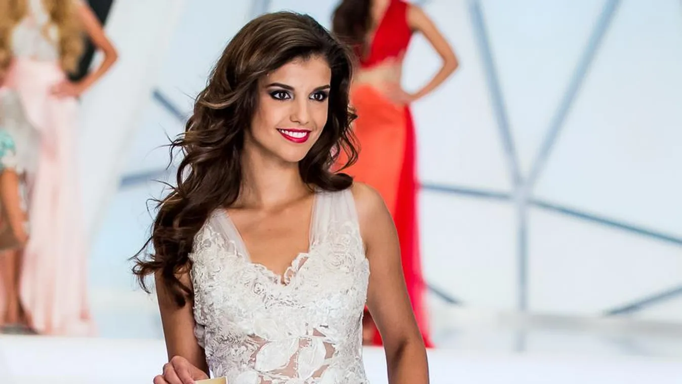 közönségdíjas Dézsányi Bianka a Magyarország Szépe verseny televíziós döntőjében (MTVA) óbudai gyártóbázisának 1-es stúdiójában 2016. július 17-én. A decemberi Miss World versenyen Gelencsér Tímea képvise 