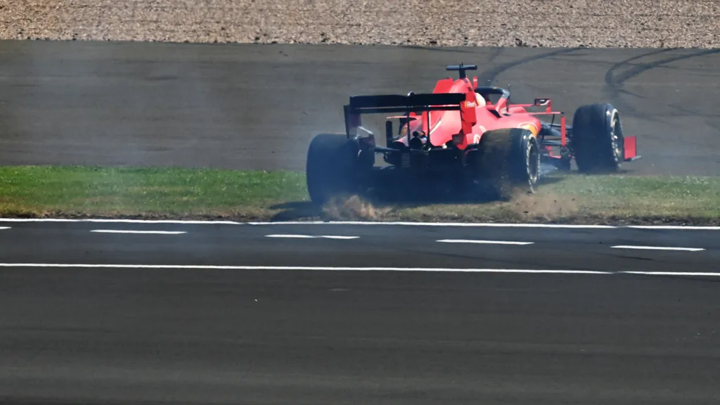 Forma-1, A 70. Évforduló Nagydíja, Sebastian Vettel, Ferrari, megpördülés 