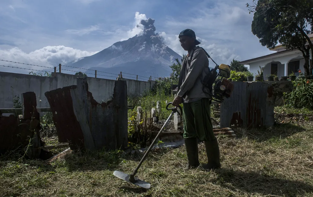 Indonesia Volcano Eruption ash fog mountains sky smoke environmental disaster Horizontal 