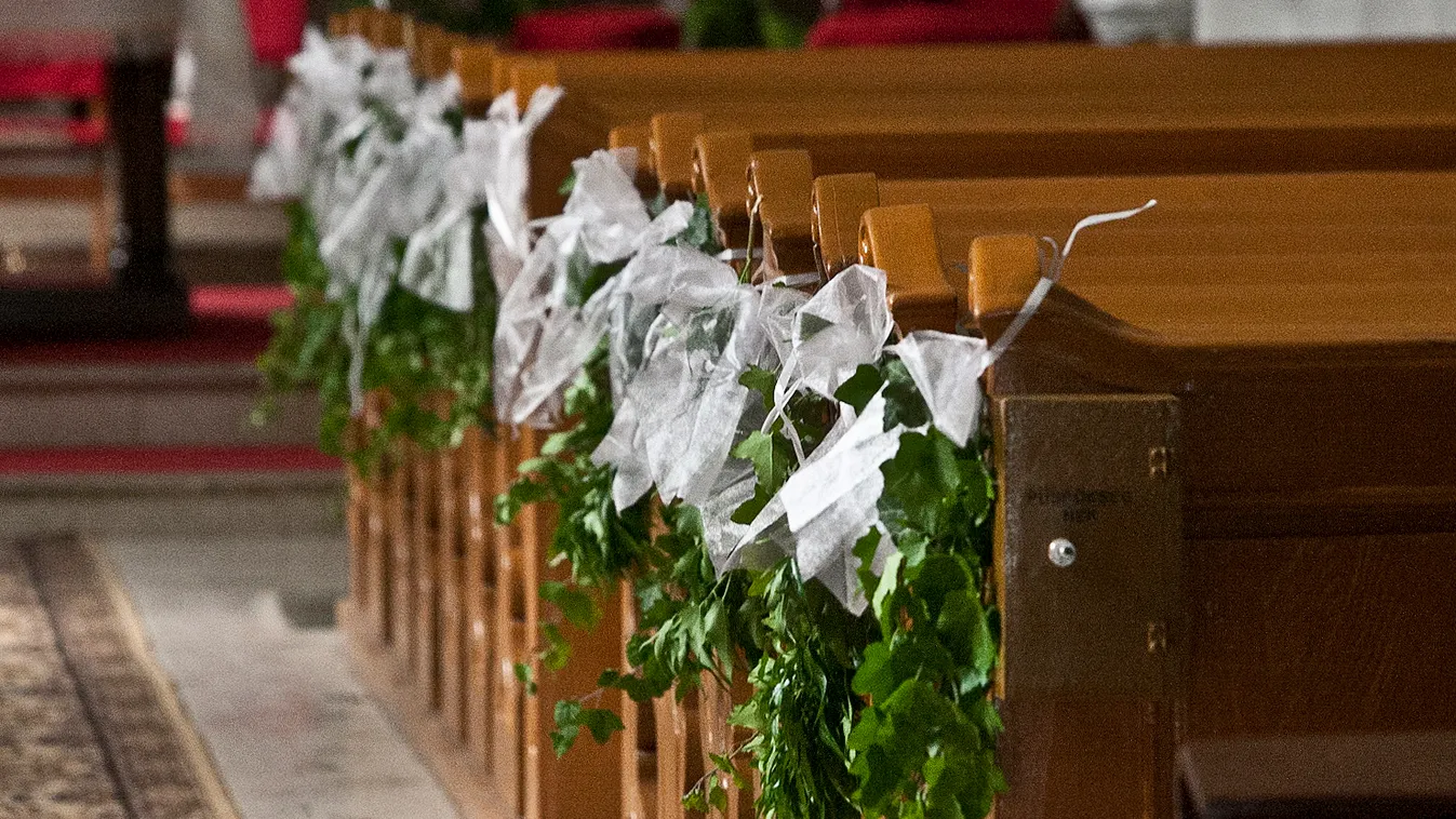 Szerbia gyilkosság, Vajdaság Martonos esküvőre feldíszített katolikus tamplom.
Fotó: Dudás Szabolcs 