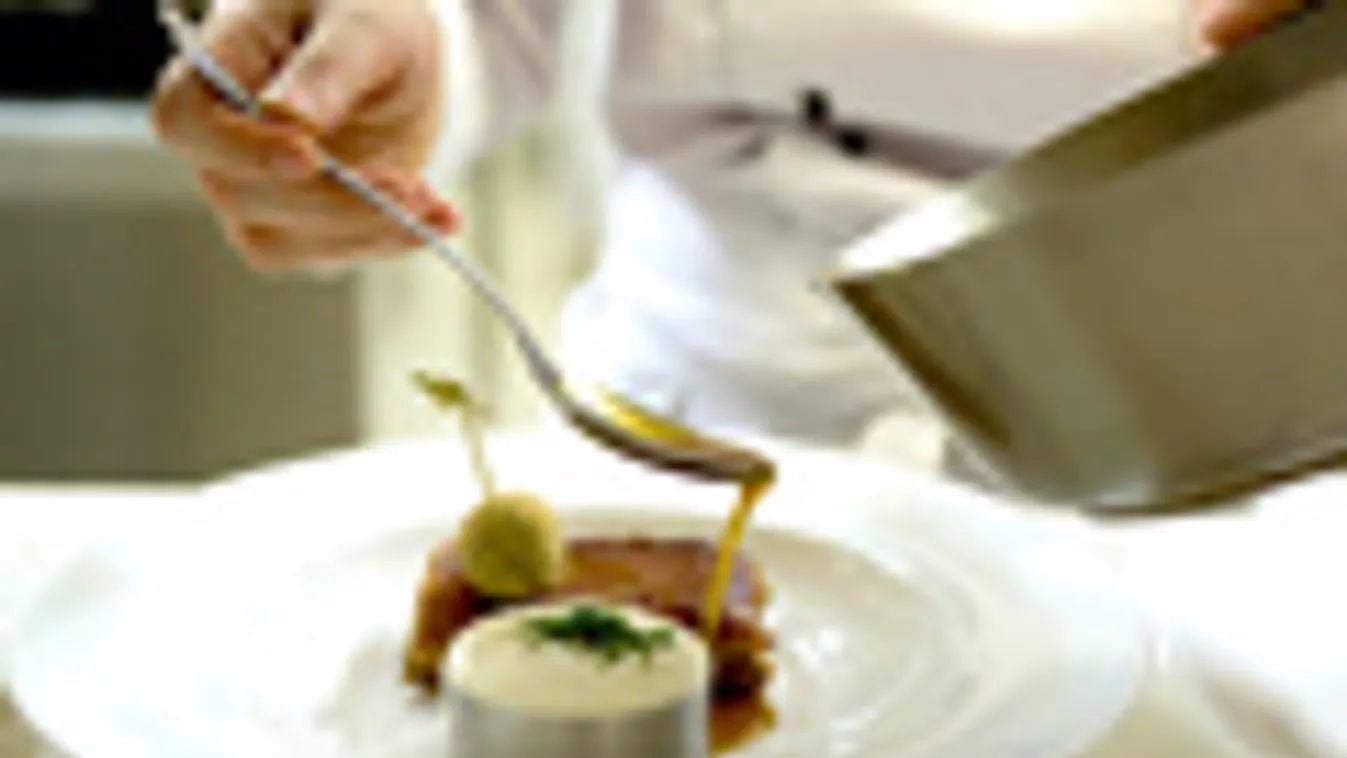 Club des Chefs des Chefs, díszvacsorák, Malacsült medvehagymás burgonyafőzelékkel, Onyx