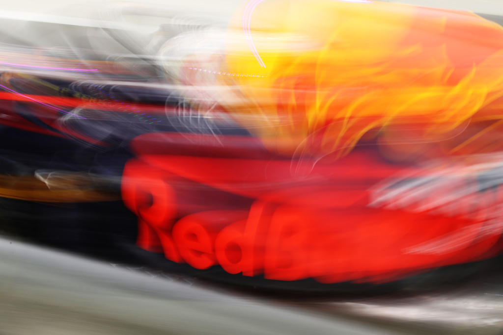 Forma-1, Max Verstappen, Red Bull logo, Bahrein teszt 3. nap 