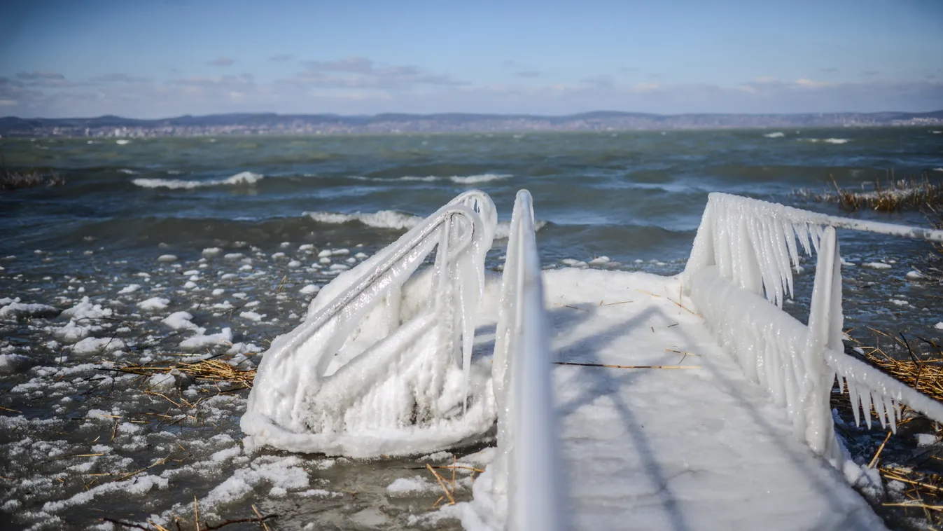 befagyott balaton, jeges balaton, időjárás, jég, tél 