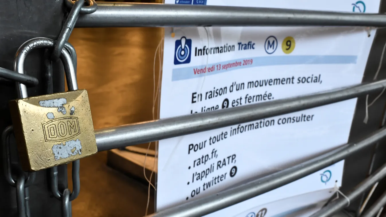 Tömegközlekedési dolgozók sztrájkja Párizsban 