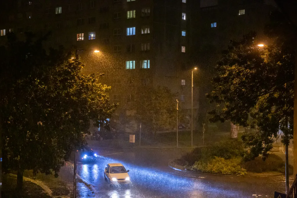 Eső Flórián tér
Budapest vihar eső időjárás 