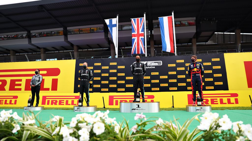 Forma-1, Stájer Nagydíj, Lewis Hamilton, Mercedes, Valtteri Bottas, Max Verstappen, Red Bull 