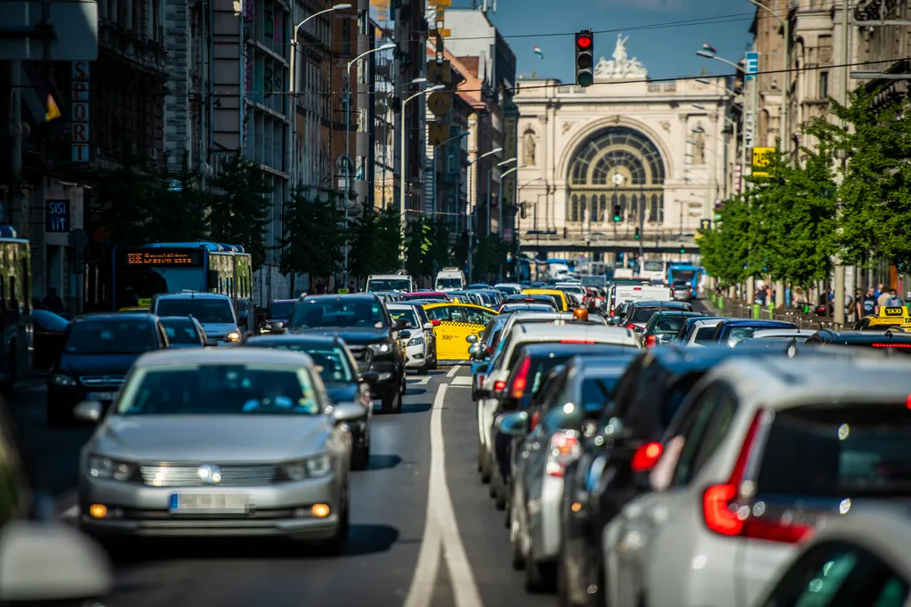 ÚJ dugó, torlódás, forgalom, közlekedés, lezárás, Budapest, 2021.06.18. 